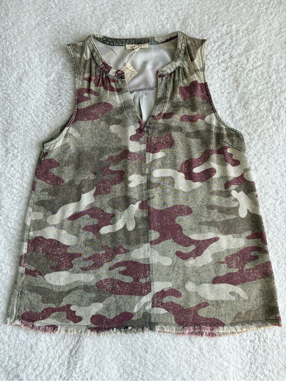 Mystree Split V-Neck Camo Tank Top - Size Medium